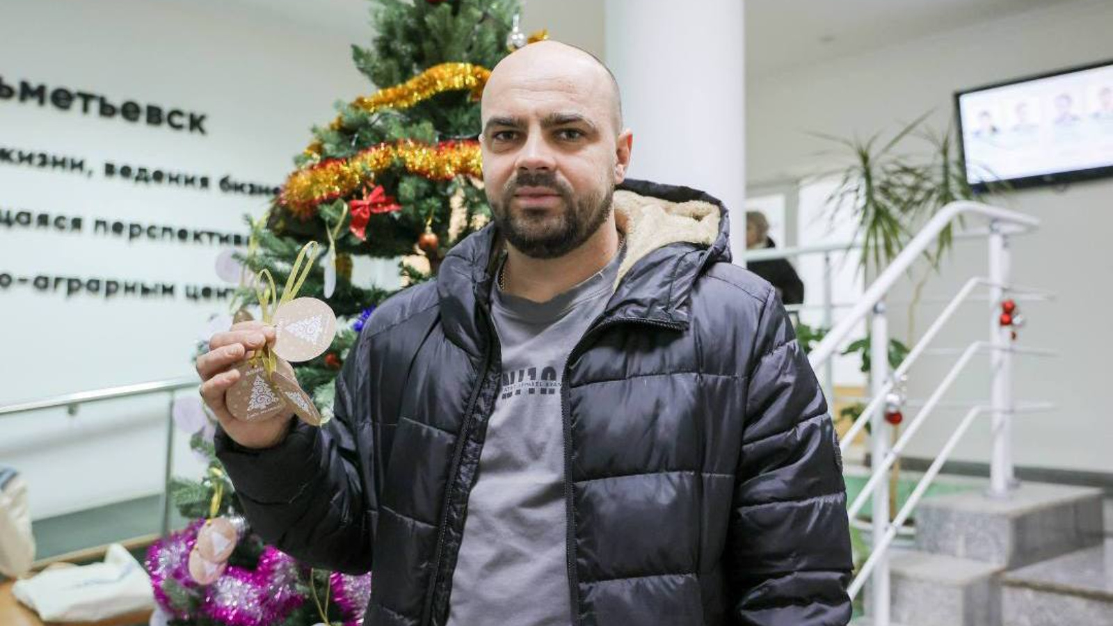 Альметьевцы принимают участие в городской акции «Ёлка желаний»