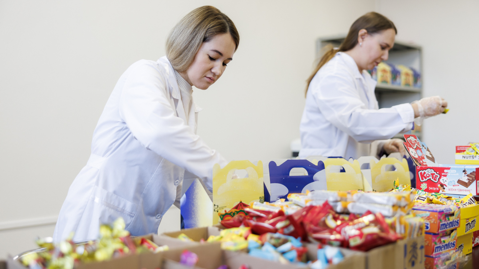 8,6 тысячи детей получат новогодние подарки от фонда «Нэфис»