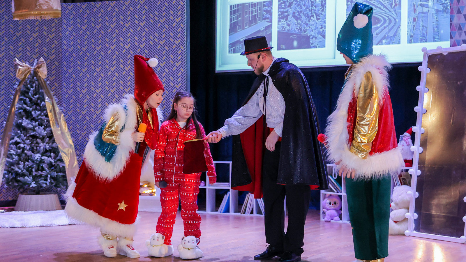 В Альметьевске стартовала серия новогодних представлений для детей участников СВО