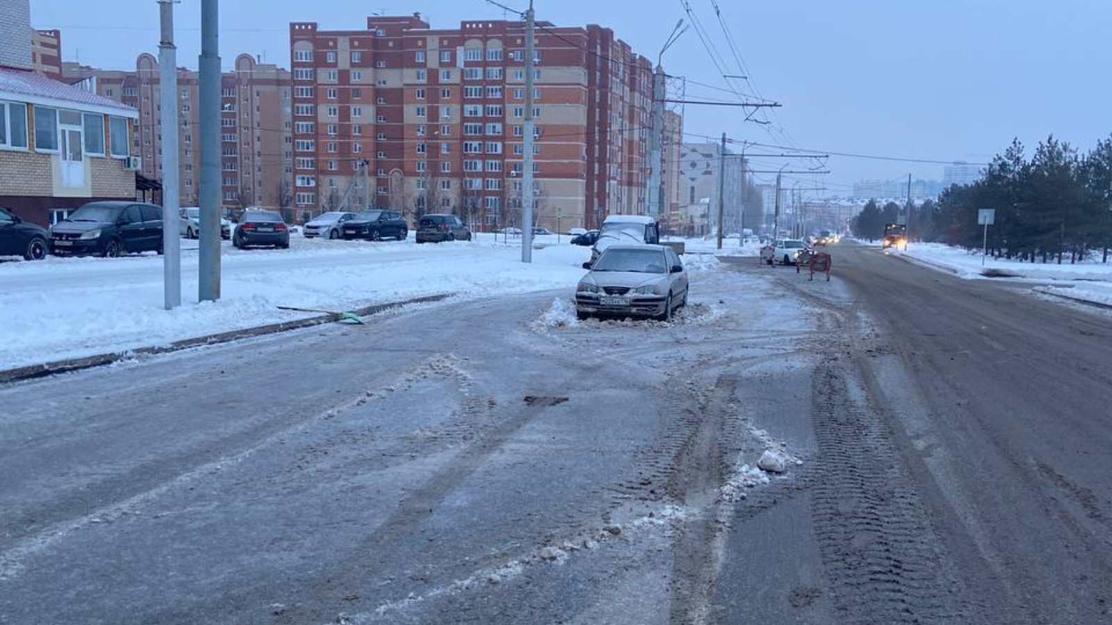 Уберите автомобили! Работают дорожные службы!